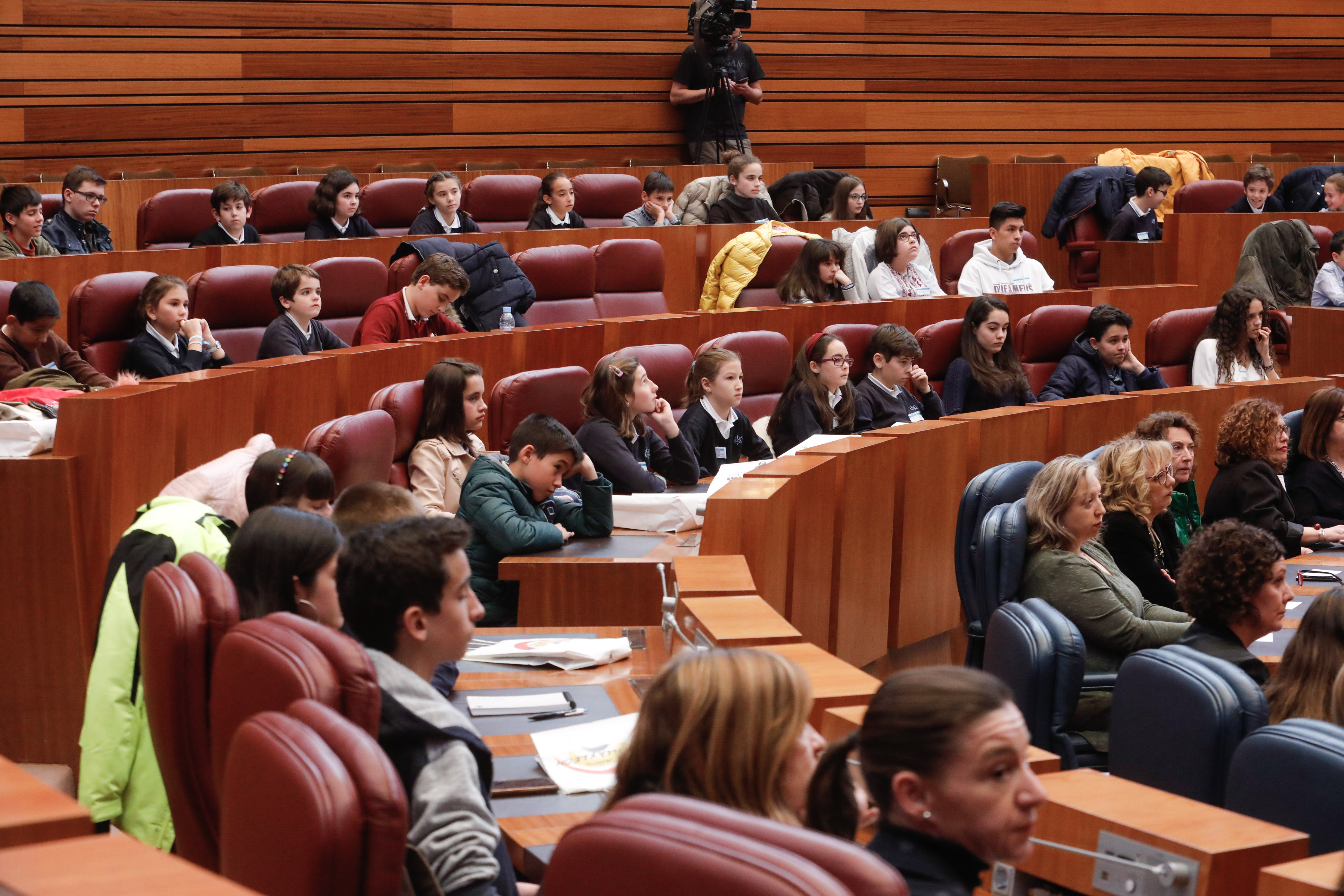 20190228 - Foto Alumnos ocupando los escaños en Pleno UNICEF